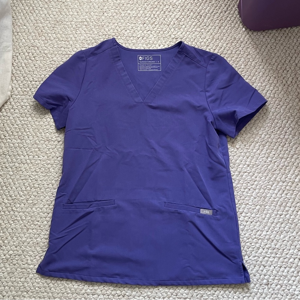 Figs Amethyst Casma Three Pocket scrub top